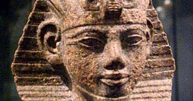 الفرعون أمنتحب الثالث يستعيد رأسه فى الأقصر
