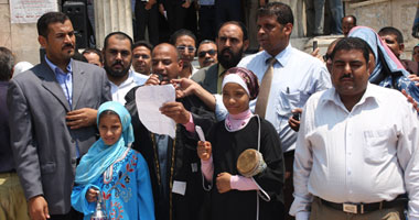 المحامون يرفضون فض الاعتصام وينددون باستمرار حبس زميليهم