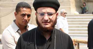 أنباء عن محاكمة كاهن دير مواس لحين عودة البابا من السفر 