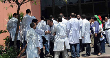 أطباء الفيوم يطالبون النقيب بالاجتماع بهم