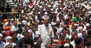 المتظاهرون أمام المنطقة الشمالية يقطعون طريق الكورنيش