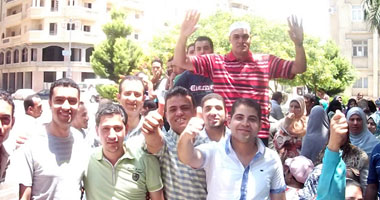 إضراب بإحدى مدارس شبرا اعتراضا على إطلاق طلاب للأعيرة النارية