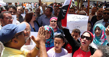 ائتلاف روكسى يوزع 20 ألف منشور فى التحرير لتدعيم "العسكرى"
