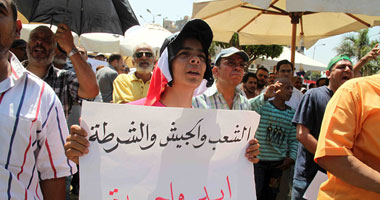 متظاهرو روكسى يزرعون "شجرة الاستقرار" ويدعون لتأييد المجلس العسكرى