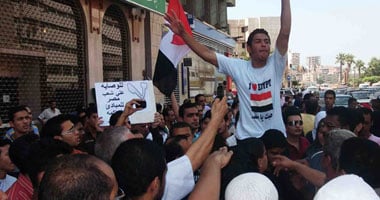  متظاهرو المنصورة يحتشدون فى جمعة "لم الشمل"