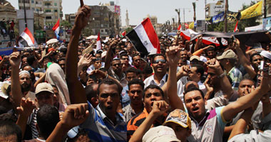 مسيرة تضم المئات من مسجد الفتح فى اتجاه التحرير 