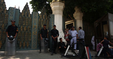 مصابو ثورة يناير يعتصمون أمام قصر الاتحادية 