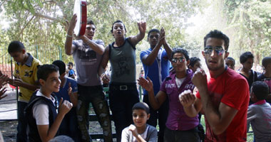 المواطنون يحتفلون بــ"الدى جى" والرقص فى شوارع المهندسين