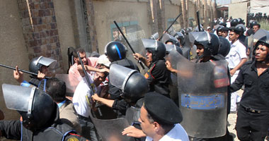 مظاهرات بالمحلة وطنطا.. والأمن يهاجم المتظاهرين بالمدرعات لتفريقهم