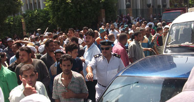 رئيس إدارة "بورسعيد الوطنية للصلب" ينفى تسريح عمال المصنع