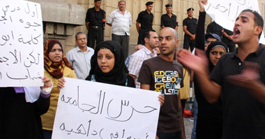لوس أنجلوس تايمز تشيد بحكم منع الحرس الجامعى