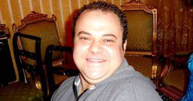 "مدحت تيخا بين" يبدأ تصوير "شبرا  T.V"