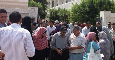 بالصور.. إقبال شديد على انتخابات المعلمين بالإسماعيلية