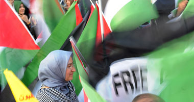بالصور.. أتراك يتظاهرون ضد إسرائيل قبل مباراة كرة قدم فى إسطنبول