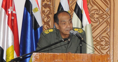 المشير يلتقى برجال القوات المسلحة ويشيد بدورهم فى تأمين البلاد