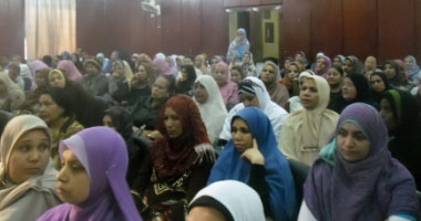 "التمريض" تمنح وزيرا الصحة والتعليم العالى ونقيب الصيادلة درع النقابة