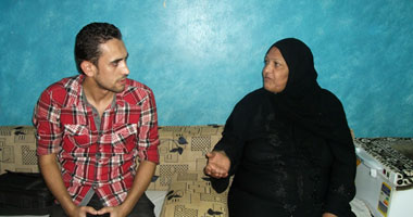 تفاصيل الجريمة التى هزت بولاق الدكرور.. 4 بلطجية يمطرون صاحب محل بالرصاص والطعنات ويمثلون بجثته وقت صلاة المغرب".. ووالدته: شاهدت ابنى غارقًا فى دمائه ولم أعرفه وأطالب بسرعة القبض عليهم   
