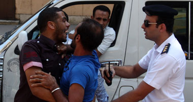 التحقيق مع عاطلين تسببا فى ترويع أهالى عين شمس بالأسلحة النارية