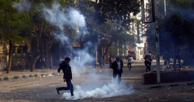 كر وفر بين الأمن والمتظاهرين فى محيط السفارة الأمريكية