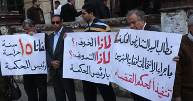 "مهندسون ضد الحراسة" يحتجون أمام "الشعب"