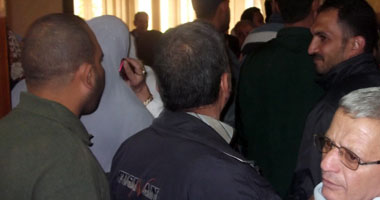 موظفون يحرقون طلبات مواطنين لحجز وحدات سكنية بالإسماعيلية