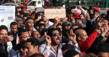  خبراء: أرقام معدل العجز والنمو لا تتناسب مع الواقع 