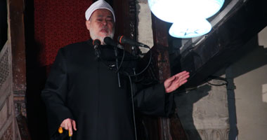 مفتى الجمهورية يدعو الله بقطع أيدى وأرجل من يحاول هدم ضريح الحسين.. ويؤكد: هدم الأضرحة خروج على الدين والمحرضون عليه أصحاب علم "مغشوش"