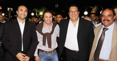 الجواسيس ينشطون بين القوائم.. والسماسرة يبيعون الهدايا!
