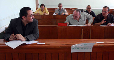 معلمو الجيزة ينتقدون اشتراط مرور 8 سنوات على الكادر لترقيتهم