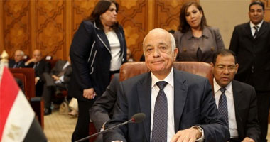 العربى يصل القاهرة بعد زيارته للسودان