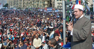 شاهين يؤم المتظاهرين بـ"التحرير" فى جمعة "رفض المصالحة"