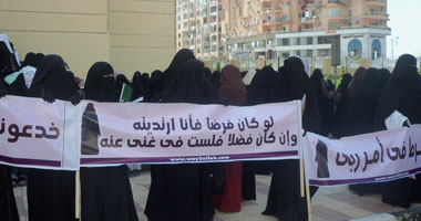 شومان يطالب جامعة المنصورة بعدم حظر النقاب