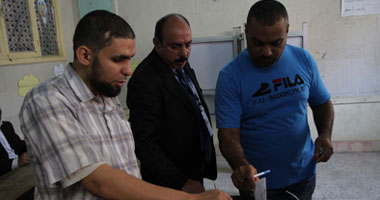 النيابة العامة تحقق مع مواطن اعتدى على رئيس لجنة بالمحلة
