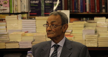 عزاء الأديب الكبير بهاء طاهر بمسجد عمر مكرم.. الإثنين