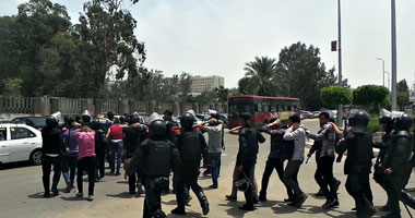 التحقيق مع طالب بالأزهر بتهمة التحريض على التظاهر عبر "فيس بوك"