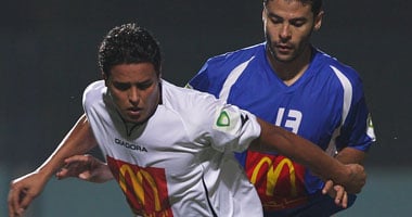 كواليس غرفة الملابس.. أحمد عبد الغنى يحرس مرمى الحدود أمام الصفاقسى بعد طرد كامينى