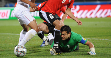 حسن شحاتة يصعد بالمنتخب إلى الهاوية