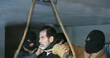 خبراء عسكريون: القذافى سيلقى نفس مصير صدام حسين  