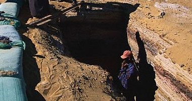 القبض على 5 أثناء تنقيبهم عن الآثار بالمطرية