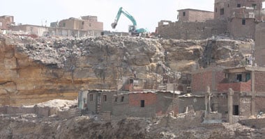 ضبط مواطن لإصراره على الحفر فى جبل الدويقة