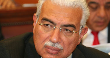 رئيس الوزراء يهاجم كل الفقراء.. وهو سبب فقرهم