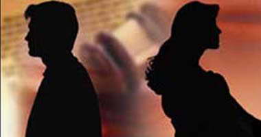 "غربة الأزواج" تشعل قضايا الخلع بمحكمة الأسرة.. منى: يتغيب أكثر من عامين وأخاف ألا أقيم حدود الله.. سامية: غيابه حرمنى من الأمومة.. وفاء: انقطعت أخباره منذ 10 سنوات.. وزوج يرفع قضية زنا على زوجته لطلبها الخلع