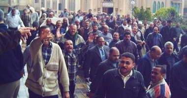 عمال الغزل والنسيج بكفر الدوار يقتلون رئيس الشركة