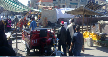 البلطجية يحتلون الشوارع بقنا والباعة انتشروا بالميادين